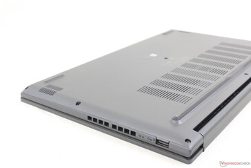 Le design n'a pas la finition chromée et le lustre bleu foncé de la série ZenBook