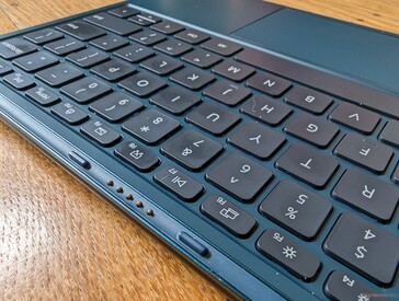 La base du clavier dispose de deux modes de connexion : Physique ou Bluetooth