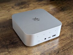 Le SEi13 partage le même design que le GTi13 Ultra, mais dans un boîtier plus petit et plus léger (Image source : Notebookcheck)