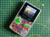 Un kit ReBoy entièrement assemblé avec un boîtier Raspberry Pi Zero et GameBoy Color disponible séparément (image : Kickstarter).