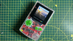 Un kit ReBoy entièrement assemblé avec un boîtier Raspberry Pi Zero et GameBoy Color disponible séparément (image : Kickstarter).
