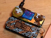 Le PicoSystem est une console de jeu portable basée sur le microcontrôleur RP2040. (Source de l'image : Pimoroni)