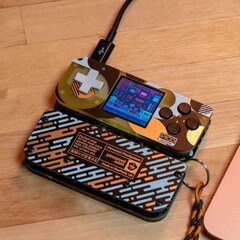 Le PicoSystem est une console de jeu portable basée sur le microcontrôleur RP2040. (Source de l'image : Pimoroni)