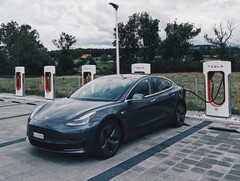 La recharge d&#039;une Tesla Model 3 sur un Supercharger entraîne généralement des coûts à deux chiffres (Image : Dario)