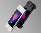 Jusqu'à présent, Ayaneo a présenté le Pocket S2 en noir et en blanc. (Source de l'image : Ayaneo)