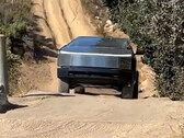 Essais tout-terrain du Cybertruck sur les marches de la SVRA de Hollister Hills (image : Dima Zeniuk/X)