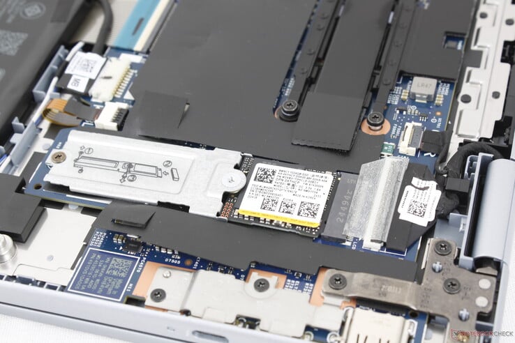 Prise en charge d'un seul SSD M.2 PCIe4 x4 NVMe d'une longueur maximale de 80 mm