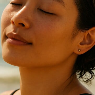 Avec un piercing, il n'est pas nécessaire d'enrouler le dispositif autour de l'oreille (Source de l'image : Lumia Health)