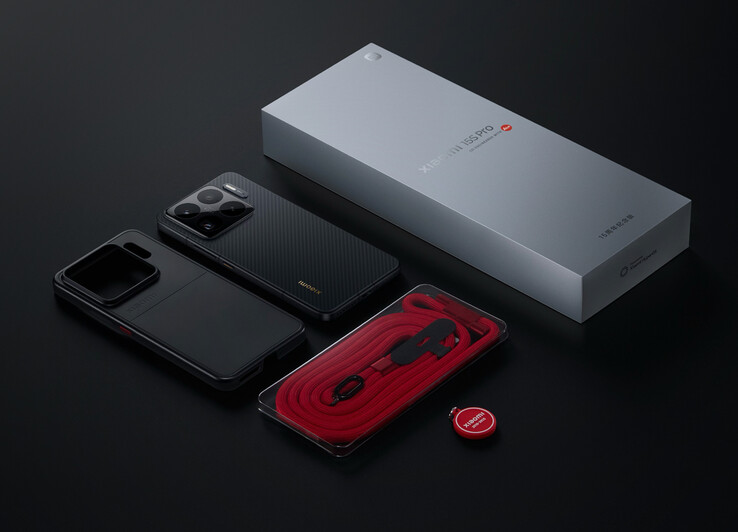 Le Xiaomi 15S Pro est livré avec des accessoires pratiques. (Source de l'image : Xiaomi)