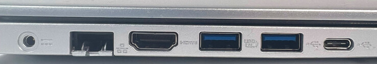 A gauche : port d'alimentation, 1x Gigabit LAN, 2 x USB 3.1 Gen1 Type-A, 1x USB 3.1 Gen1 Type-C