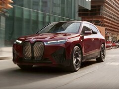 La BMW iX xDrive50 a reçu beaucoup d'éloges pour son autonomie de 377 miles dans le monde réel dans une revue récente (Image : BMW)