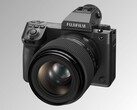 Le nouveau GFX100 II et l'objectif GF 55 mm f/1.7 (Image Source : Fujifilm)