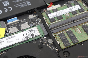 2x SODIMM slots supportent jusqu'à 64 GB max