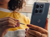 Cette fuite pourrait donner un premier aperçu du futur téléphone de milieu de gamme. Photo : une photo promotionnelle du Moto G Stylus 2025. (Source de l'image : Motorola)