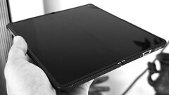 Le Z Fold 8 Duo de Samsung ( Galaxy ) devrait être tout aussi performant que l'Oppo Find N6 (illustré ici) en matière de réduction des plis.