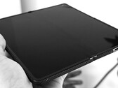 Le Z Fold 8 Duo de Samsung ( Galaxy ) devrait être tout aussi performant que l'Oppo Find N6 (illustré ici) en matière de réduction des plis.