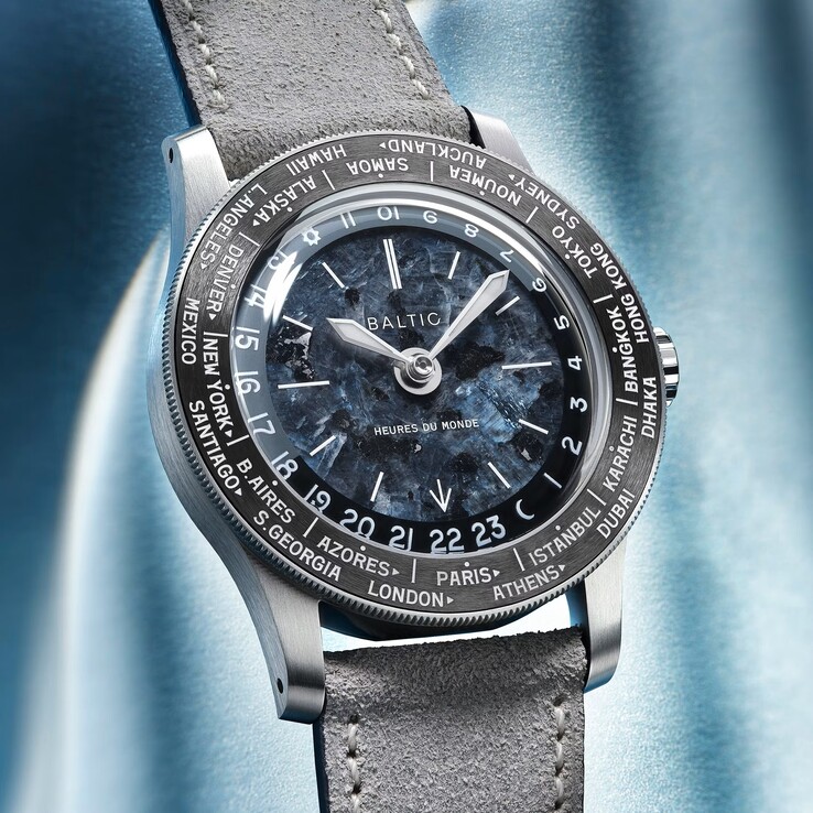La montre Baltic Heures du Monde avec un cadran en Sodalite