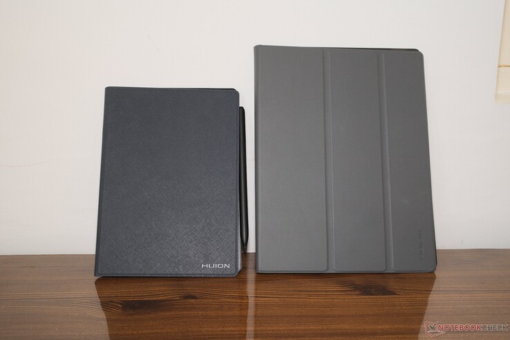 Le Note E semble plus compact et plus lourd que l'Ink, bien qu'il soit plus petit.