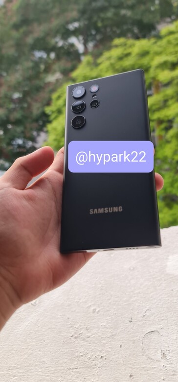 Un "Galaxy S22 Ultra " apparaît dans de nouvelles images. (Source : hypark22 via Twitter)
