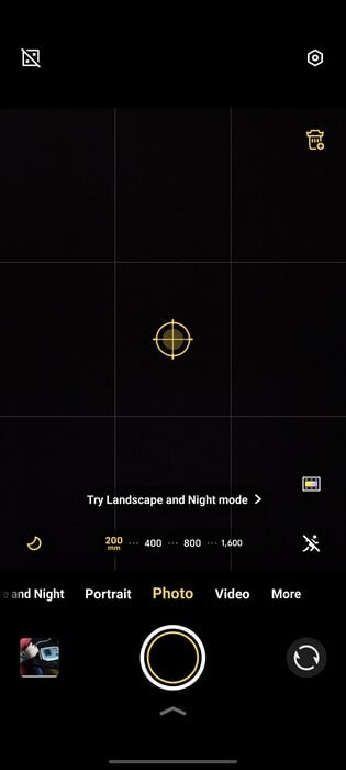 S'il est surligné en jaune, le mode télé-convertisseur avec les focales de 200 mm à 1600 mm est actif.