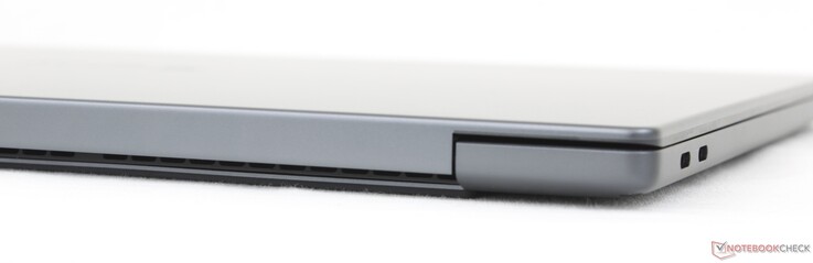 Arrière : Pas de ports