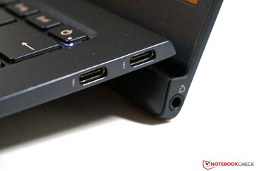Côté droit : 2 USB C 3.1 Gen.2 (Thunderbolt 3), jack stéréo 3,5 mm.