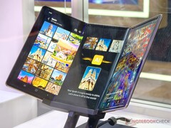 La tablette Samsung à double pliage, potentiellement appelée Galaxy G Fold ou Galaxy Z TriFold, est maintenant prête à être lancée dans plusieurs pays. (Source de l'image : Notebookcheck)