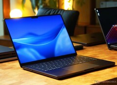 AppleLe MacBook à écran tactile, dont on parle depuis longtemps, serait lancé avec les puces M5 Pro et M5 Max plutôt qu'avec la M7.
