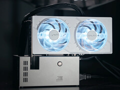 Le NXPort avec une carte graphique de bureau à double fente installée. (Source de l'image : Marc Taraz & NXPort)