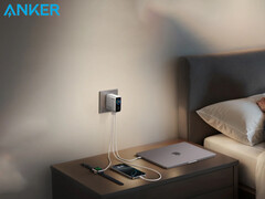 Le nouveau chargeur mural Anker Prime 160 W serait doté de trois ports. Sur la photo, le chargeur pour ordinateur portable de 140 W charge une montre Apple, un iPhone et un MacBook. (Source de l'image : Anker - édité)