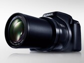Le Panasonic FZ82D intègre un zoom 60x dans un appareil photo compact. (Image : Panasonic)