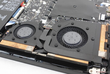 Lenovo précise que le refroidissement liquide intégré ne concerne que les modules VRAM et non le CPU ou le GPU