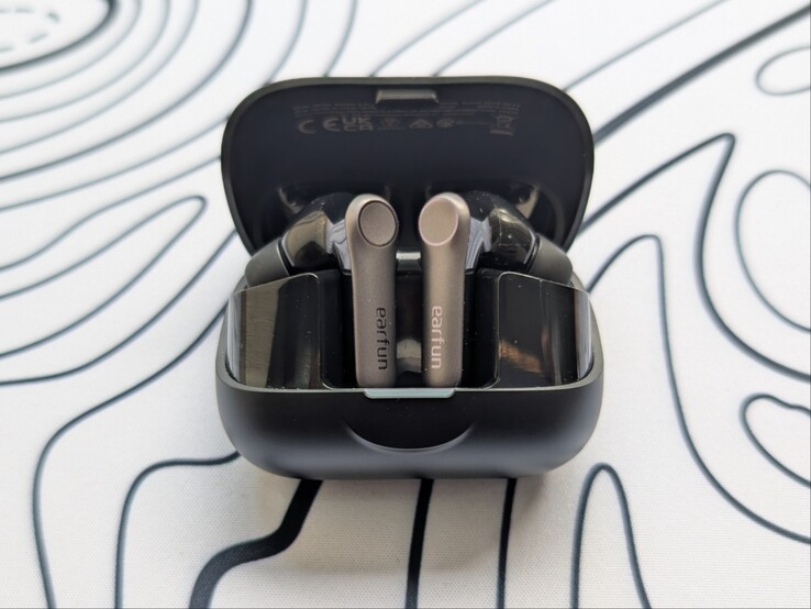 Air Pro 4+ dans l'étui de chargement compact