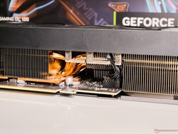 La RTX 4070 Super Gaming OC est équipée de huit caloducs en cuivre