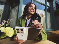 Le Motorola Razr Fold prend en charge la saisie au stylet via le Moto Pen Ultra.