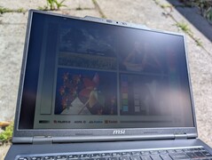 A l'extérieur, sous la lumière du soleil