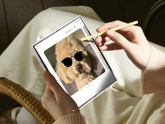 On ne sait pas encore comment Samsung va implémenter la prise en charge du stylet S Pen sur le Galaxy Z Fold7, dont le prédécesseur est illustré. (Source de l'image : Samsung)