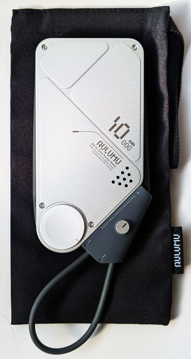 Batterie externe M10 et étui.