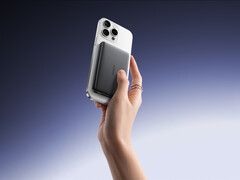 Le PicoGo AM52 est doté d'un système de charge sans fil Qi 2.2 et d'un système de charge filaire de 45 W. Photo : une photo promotionnelle de la banque d'énergie. (Source de l'image : Baseus)