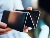 TCL a déjà présenté un prototype de smartphone à trois volets. (Source de l'image : TCL)