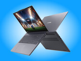 L'IdeaPad Slim 16IWC11 est disponible dans les finitions « Cosmic Blue » et « Luna Grey ».