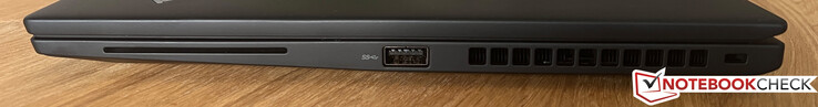 A droite : Lecteur de carte à puce, USB-A 3.2 Gen.1, fente de sécurité Kensington Nano