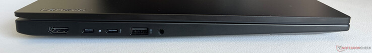Côté gauche : HDMI 2.1, USB-C 3.2 Gen.2 (20 Gbps, DisplayPort 1.4, Power Delivery 3.1), USB-C 4.0 avec Thunderbolt 4 (40 Gbps, DisplayPort 2.1a, Power Delivery 3.1), USB-A 3.2 Gen.1 (5 Gbps, alimenté), 3,5 mm stéréo