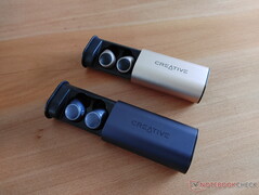 La caisse de recharge de l'Outlier Air V2 est plus importante que celle de l'Outlier Gold. (Source de l'image : Notebookcheck)