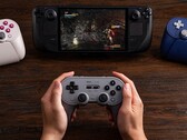 La manette 8BitDo Pro 3 peut être connectée à une Steam Deck via Bluetooth ou USB. (Source de l'image : 8BitDo)