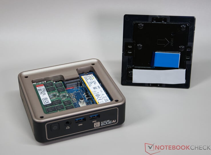 Sapphire Edge AI avec couvercle ouvert