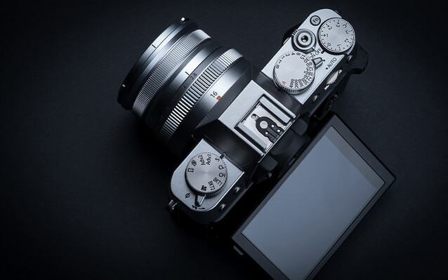 Les cadrans supérieurs du Fujifilm X-T50 seront vraisemblablement très différents de ceux du X-T30 II photographié ici. (Source de l'image : Fujifilm)
