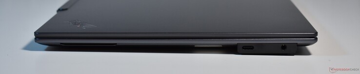 à droite : Audio 3,5 mm, Thunderbolt 4