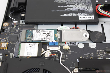 Étonnamment , le Y730 utilise un SSD M.2 2242 peu commun.