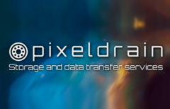 Le logo du site web entouré d'une impression d'espace (Source de l'image : PixelDrain - édité)